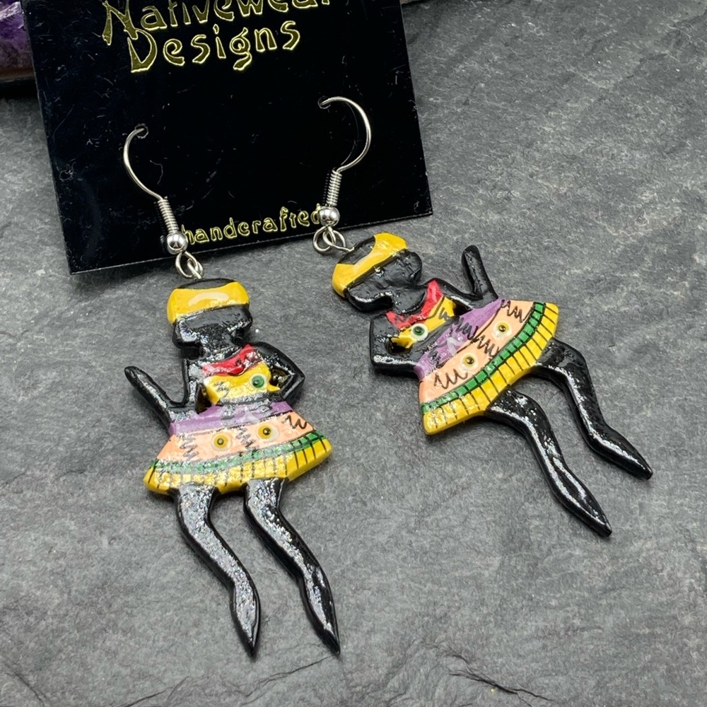 #1282 NWT Women’s Vintage artisan wood paint novelty earrings African queen